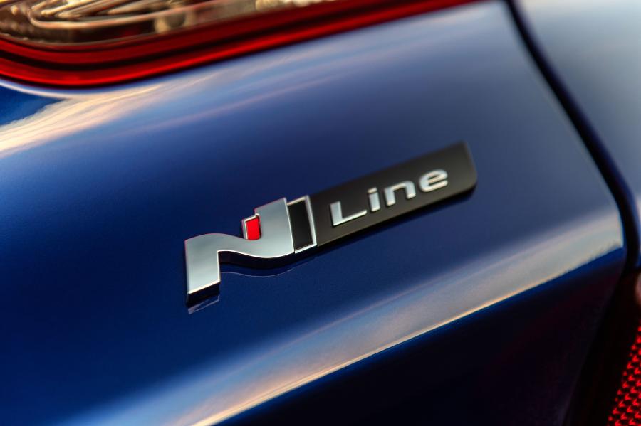 Логотип Hyundai Elantra GT N Line (PD) 2019 года  (фото 19 из 40)